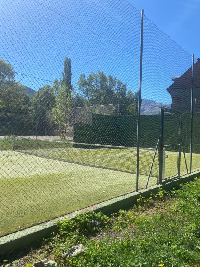 شقة Check-In Casas Cumbre De Benasque إريسته المظهر الخارجي الصورة